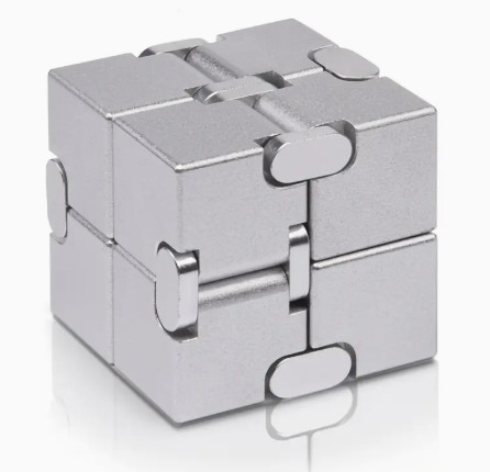 cubo infinito metálico